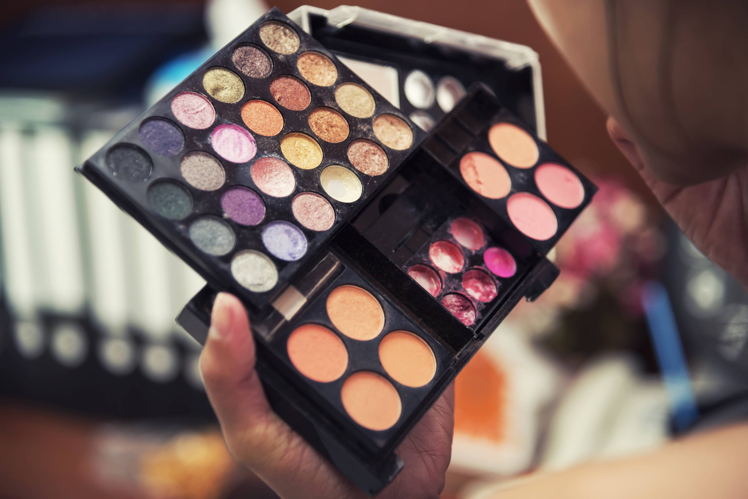 Seven Essential Makeup Tools to Enhance Your Beauty Routine